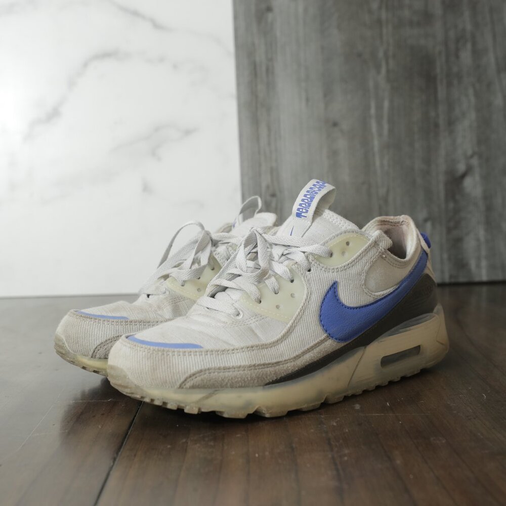 Nike Men's White and Blue Sneakers
